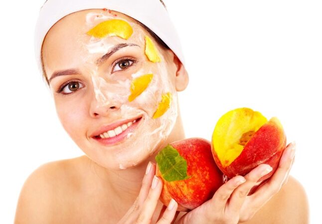 Topeng buah-buahan adalah cara terbaik untuk memutihkan, menyuburkan dan meremajakan kulit wajah. 